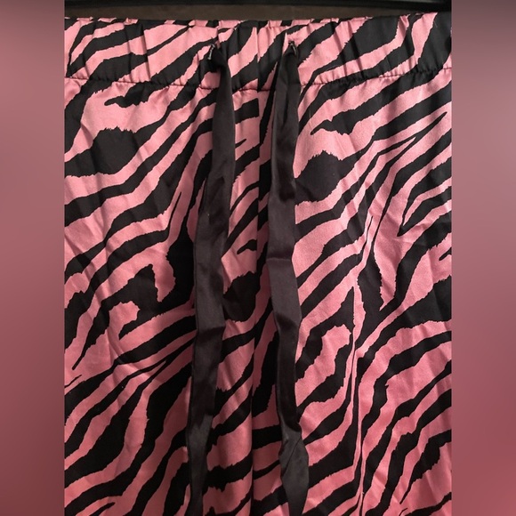 Victoria Secret pink/black satiny pajama pants, drawstring waist and pockets; XL - Picture 2 of 5